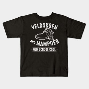 Veldskoen and Mampoer, old school cool, vintage style design with a lineart Veldskoen, liquor glass and wording Kids T-Shirt